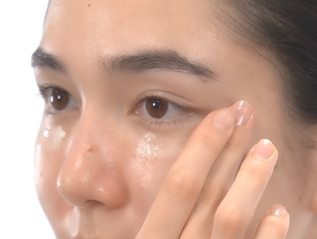 How To: Uplifting and Firming  Eye Cream